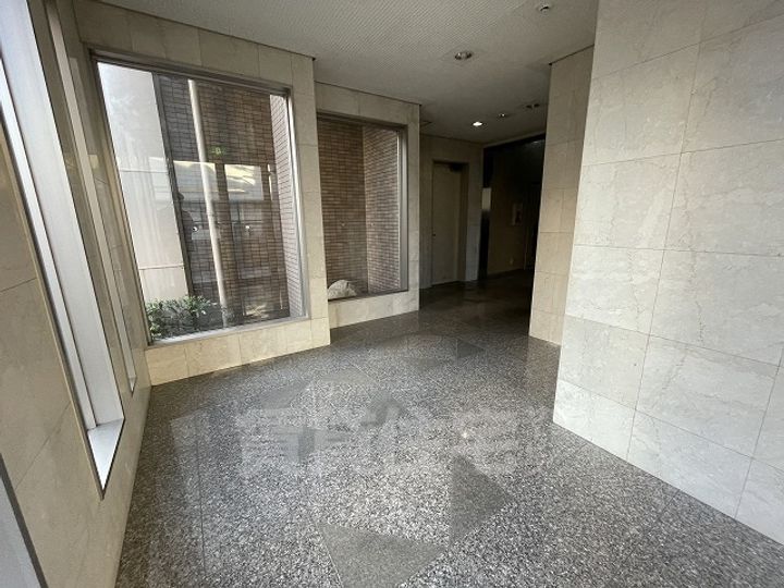 デルニエハイツの玄関