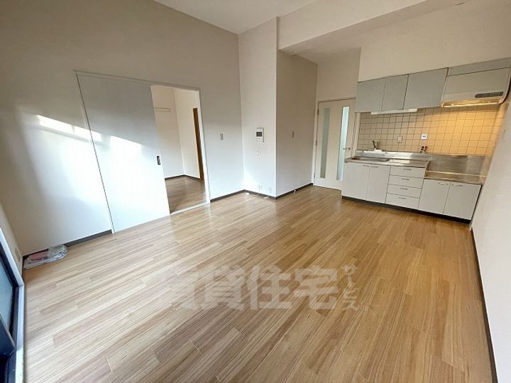 デルニエハイツの居間