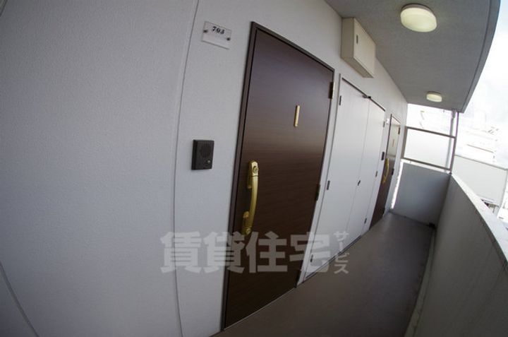 奈良県奈良市大宮町6丁目の賃貸マンションの玄関