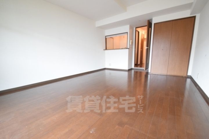 大阪府大阪市住吉区山之内4丁目の賃貸マンションの居間