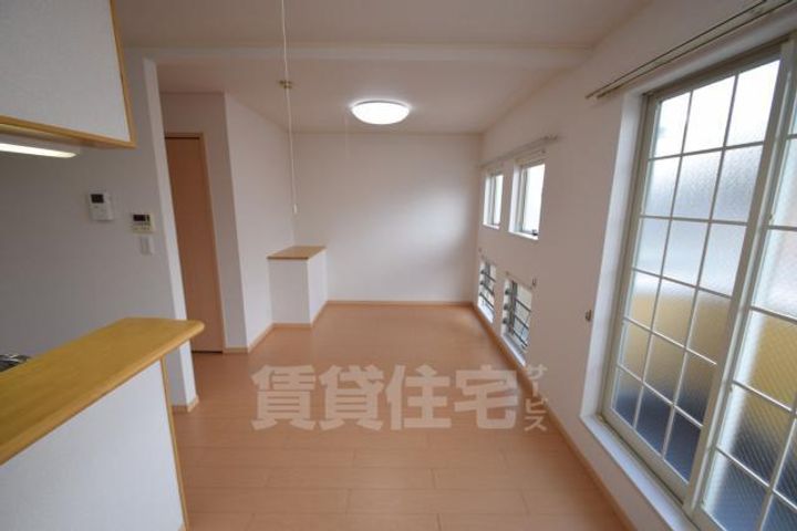 大阪府大阪市東住吉区照ケ丘矢田3丁目の賃貸アパートの居間
