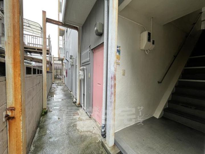 中央マンションの玄関