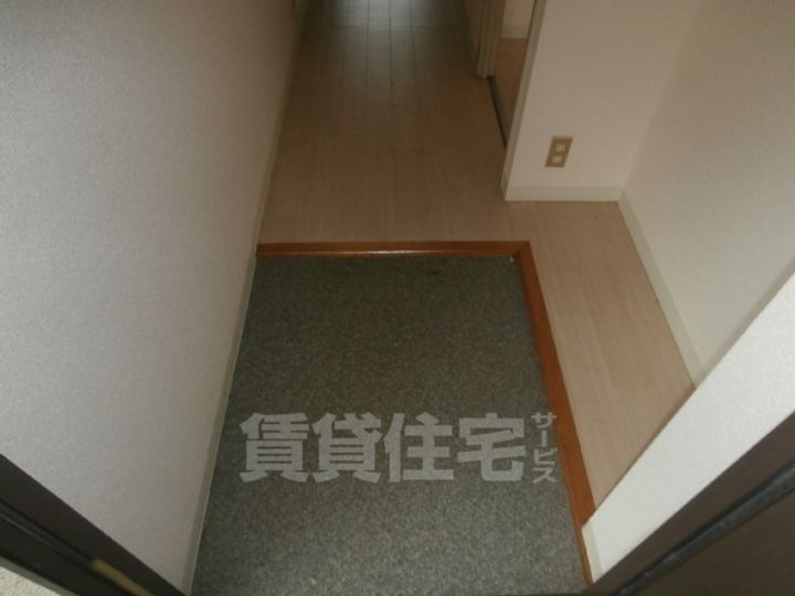 ウエストハイツP1の玄関