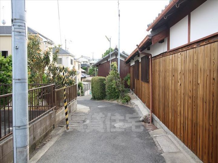 フラットNの周辺