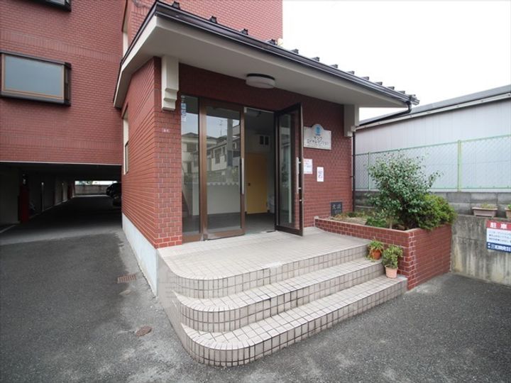 サンワロイヤルマンションの玄関