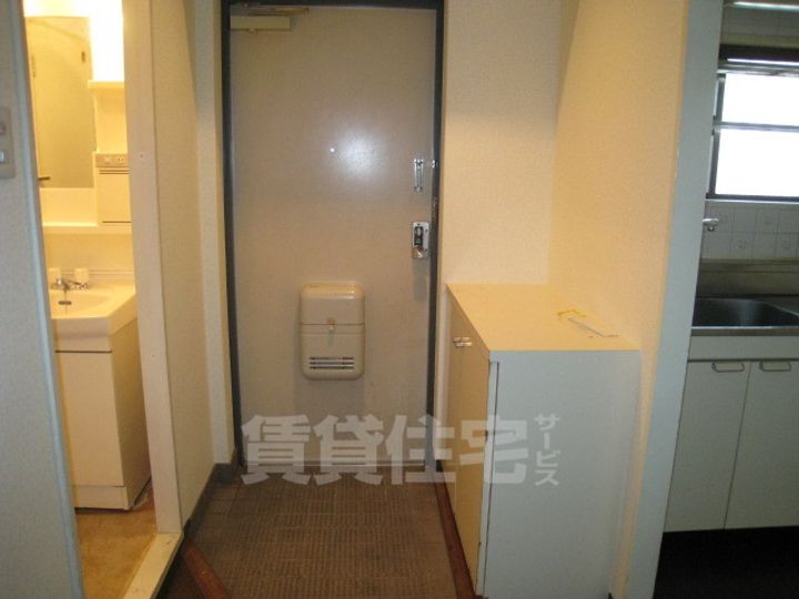 サンワロイヤルマンションの玄関