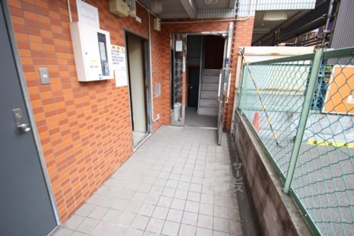 大阪府大阪市西淀川区御幣島2丁目の賃貸マンションの玄関