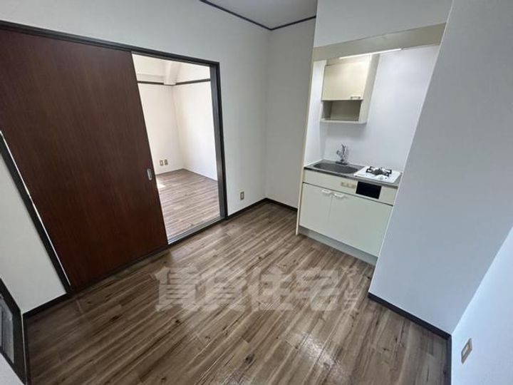 大阪府大阪市淀川区三津屋北2丁目の賃貸マンションの居間