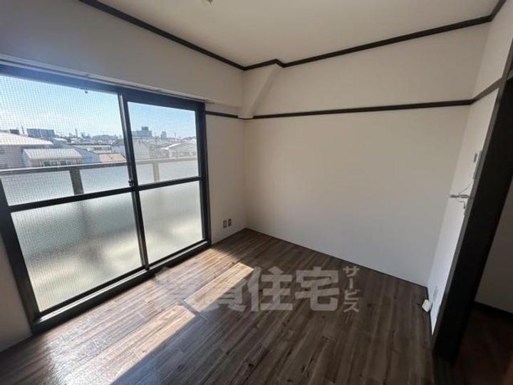 大阪府大阪市淀川区三津屋北2丁目の賃貸マンションの居間