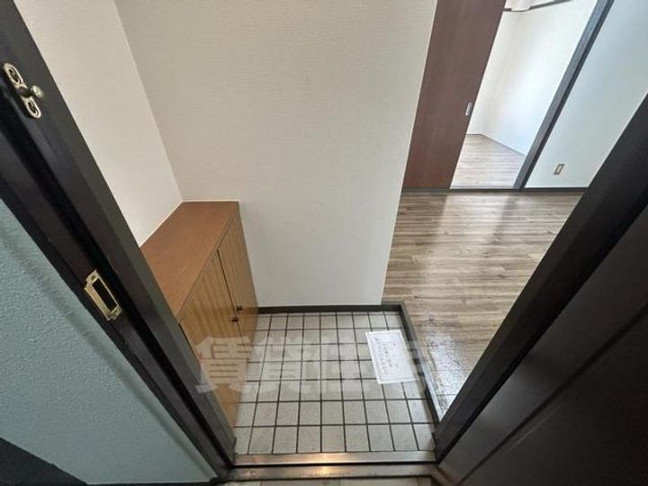 大阪府大阪市淀川区三津屋北2丁目の賃貸マンションの玄関