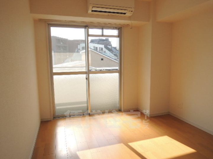 グローリア新北野の居間