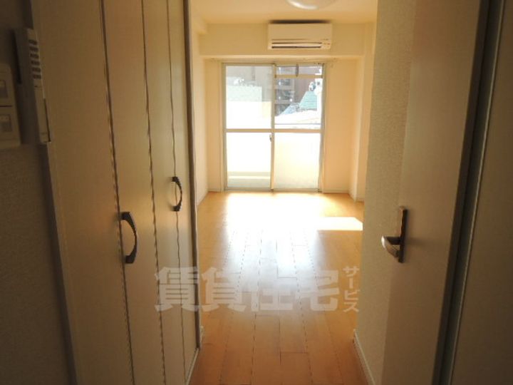 グローリア新北野の居間