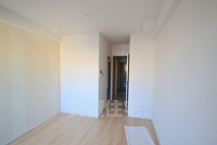 大阪府大阪市淀川区西宮原3丁目の賃貸マンションの居間