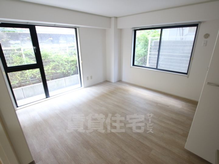 シオンズガーデン花川(元おおきに花川サニーアパートメント)の居間