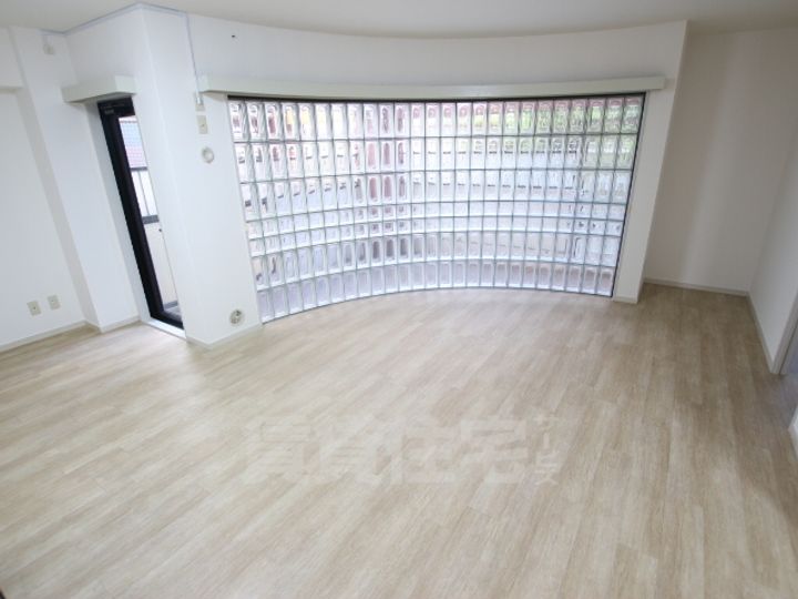 シオンズガーデン花川(元おおきに花川サニーアパートメント)の居間