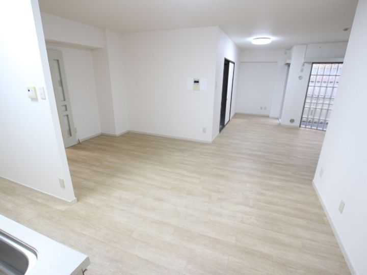 シオンズガーデン花川(元おおきに花川サニーアパートメント)の居間