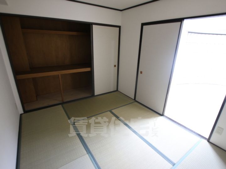 シオンズガーデン花川(元おおきに花川サニーアパートメント)の居間