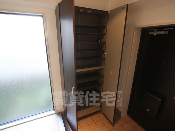 シオンズガーデン花川(元おおきに花川サニーアパートメント)の玄関
