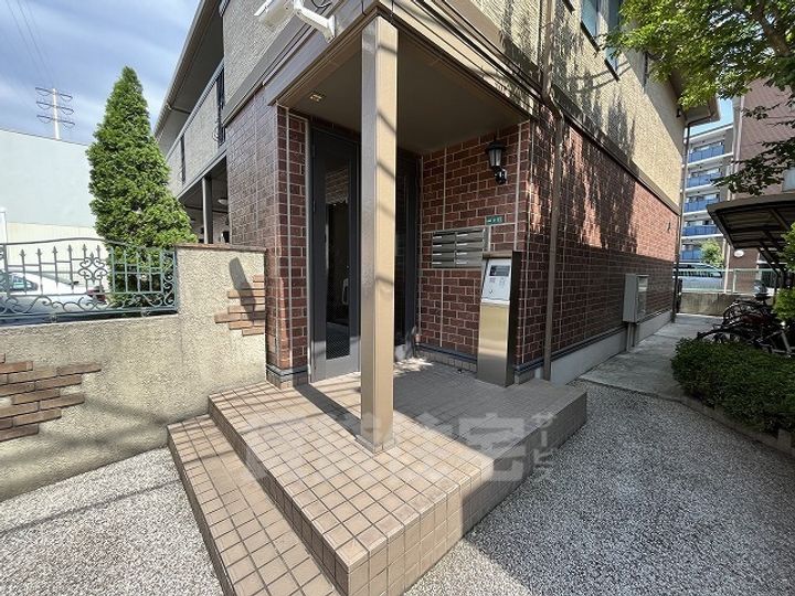 メゾン高松V B棟の玄関