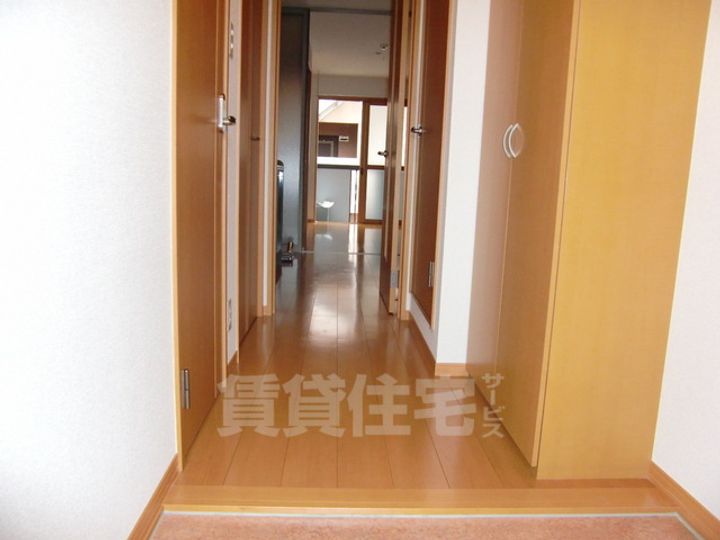 メゾン高松V B棟の玄関