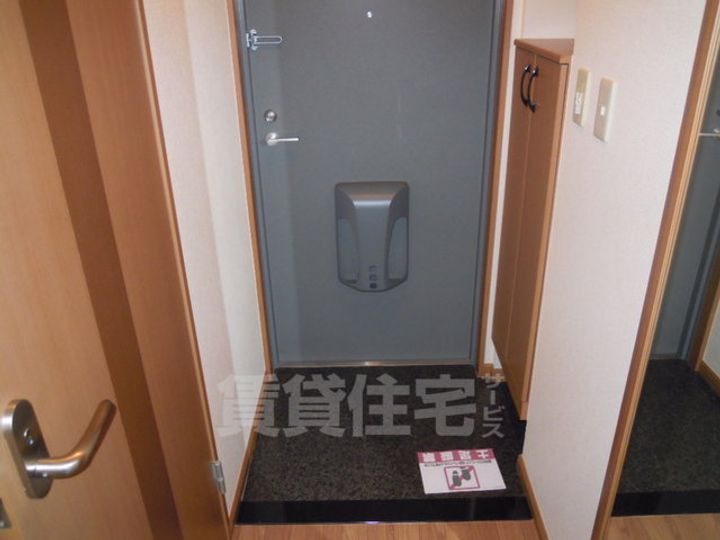 リバパレス鶴舞の玄関