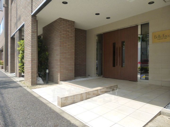 愛知県名古屋市昭和区川原通5丁目の賃貸マンションの玄関