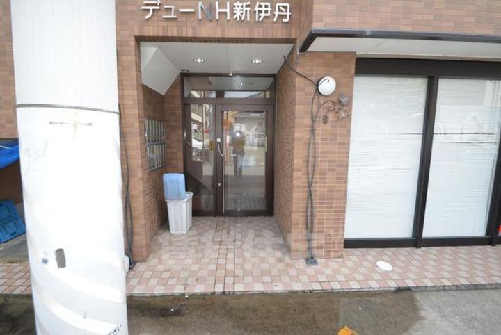デューN・H新伊丹の玄関