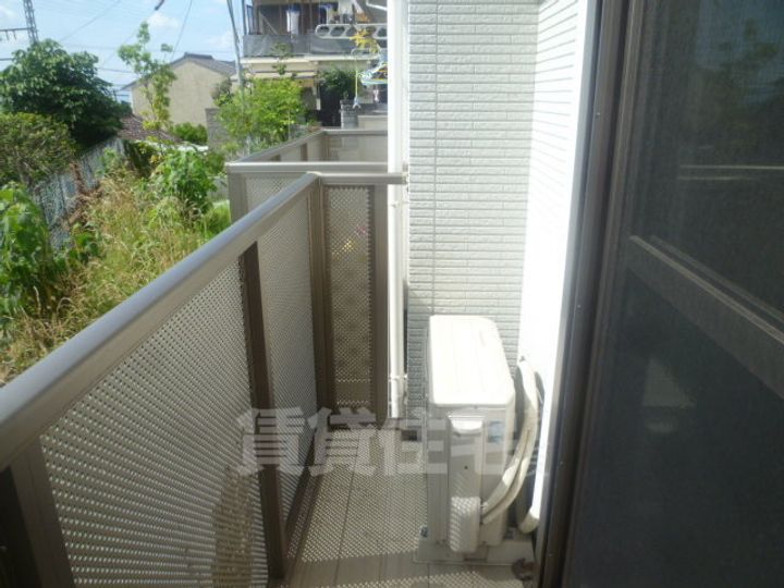 大阪府東大阪市山手町の賃貸アパートの玄関