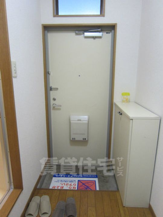 シャトーニューライフEASTの玄関