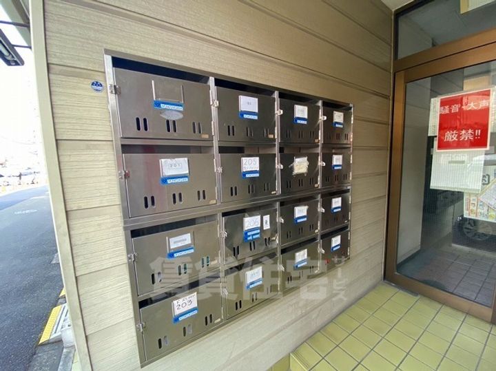 エンゼルハイツ桜町の玄関