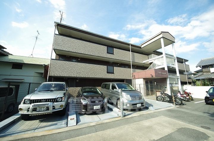 コーポラス新石切の外観