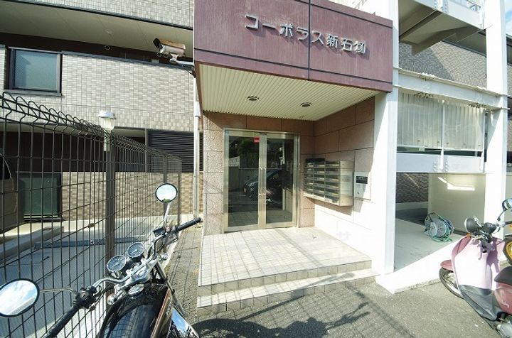 コーポラス新石切の玄関
