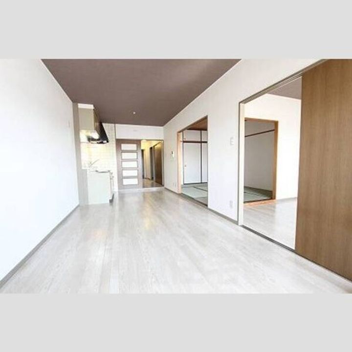 ライフステージ川間の居間