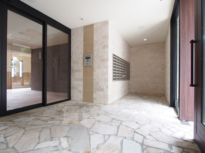 リバーコート砂田橋1の玄関