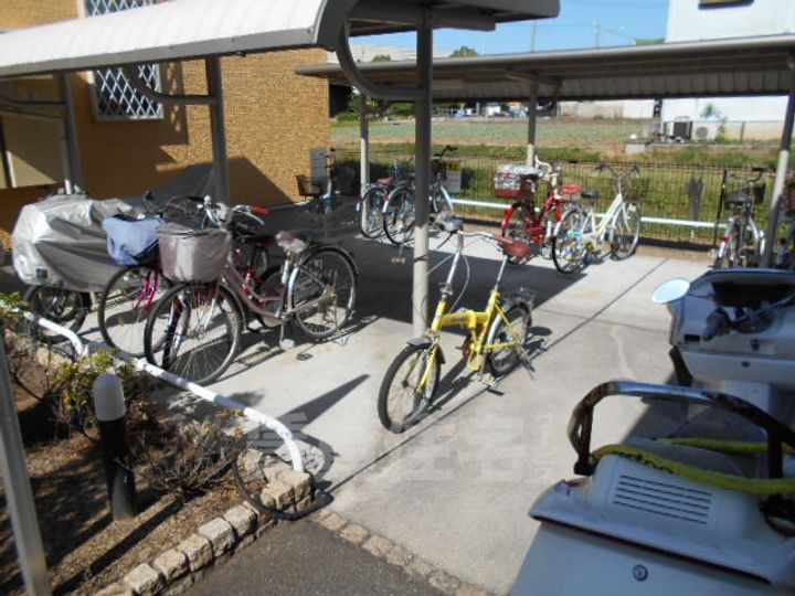 大阪府堺市東区日置荘田中町の賃貸アパートの玄関