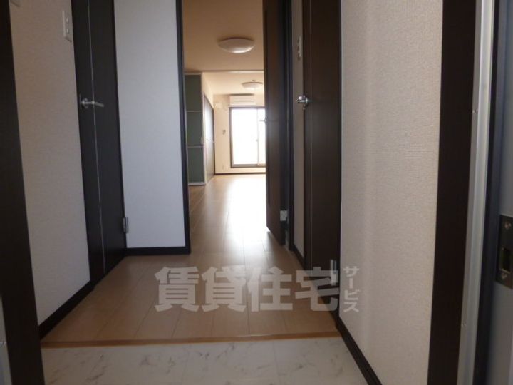 大阪府堺市北区北花田町3丁の賃貸アパートの玄関
