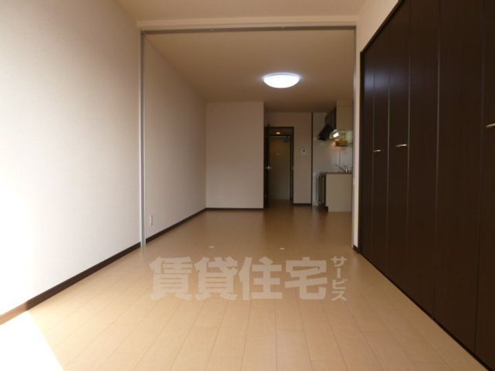 大阪府堺市北区北花田町3丁の賃貸アパートの居間