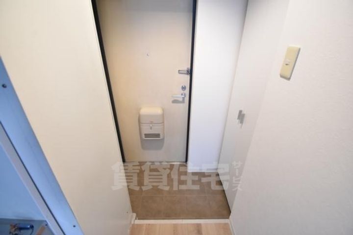 大阪府堺市北区東三国ヶ丘町5丁の賃貸マンションの玄関