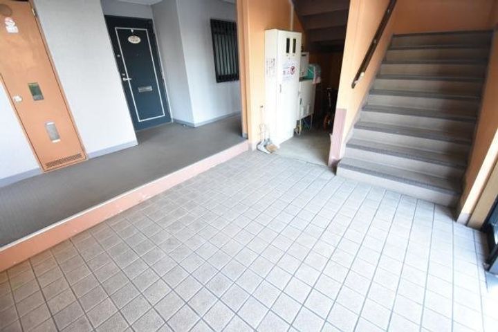 大阪府堺市北区長曽根町の賃貸マンションの玄関