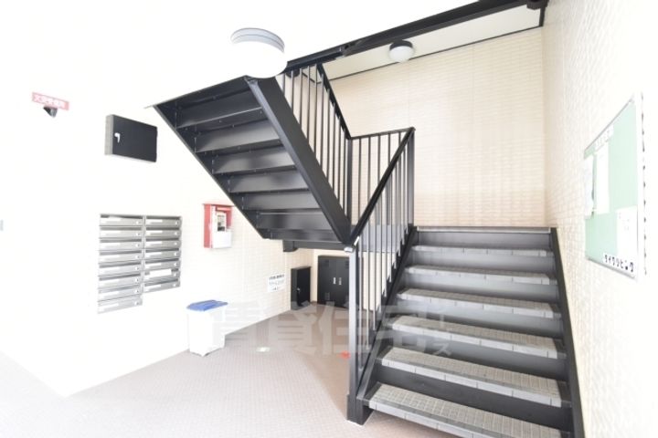 大阪府堺市北区長曽根町の賃貸アパートの玄関