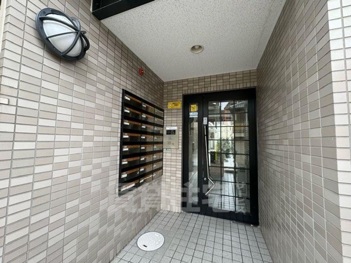 大阪府堺市北区百舌鳥梅町1丁の賃貸マンションの玄関
