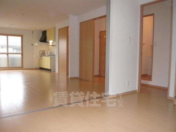 大阪府堺市北区北花田町3丁の賃貸アパートの居間