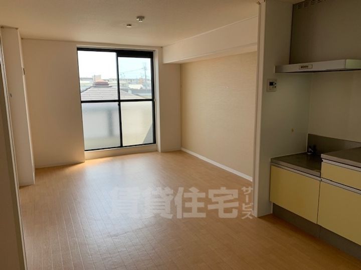 大阪府高槻市西冠3丁目の賃貸アパートの居間