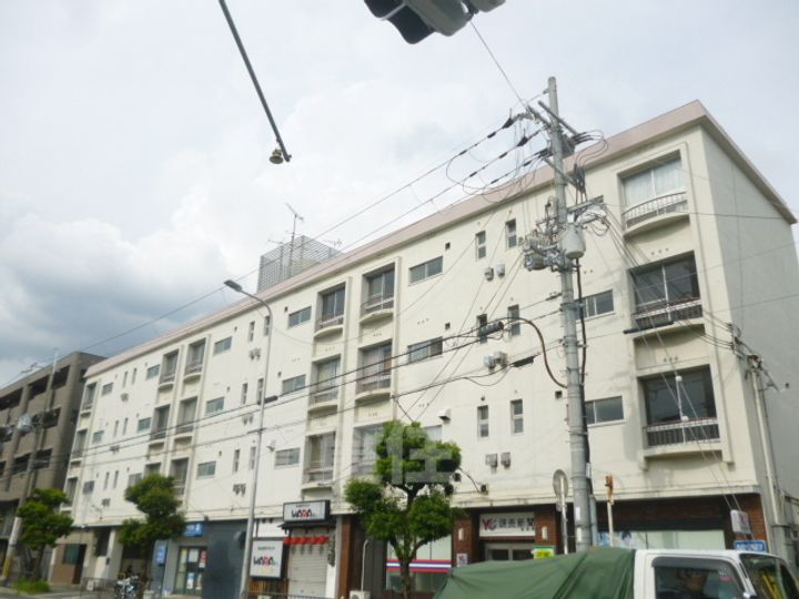 出口マンションの外観