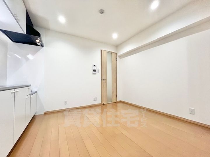 大阪府茨木市駅前1丁目の賃貸マンションの居間