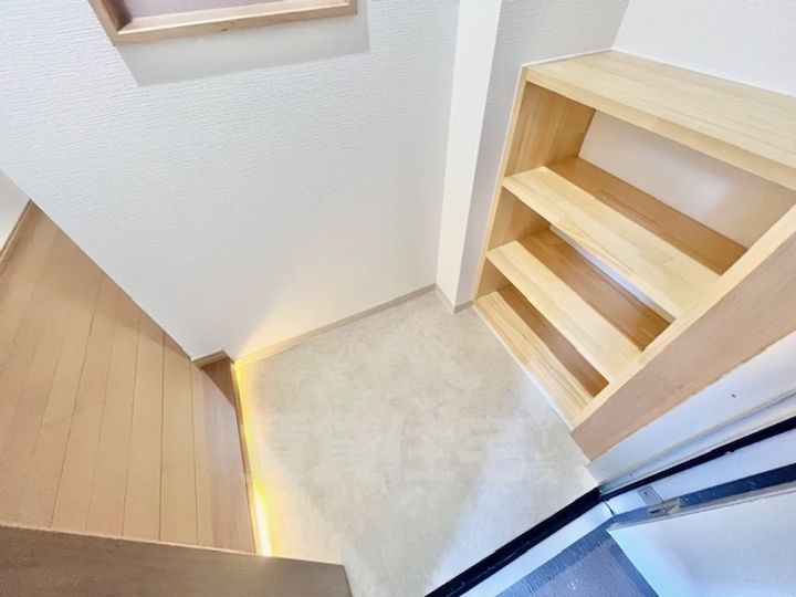 大阪府茨木市駅前1丁目の賃貸マンションの玄関