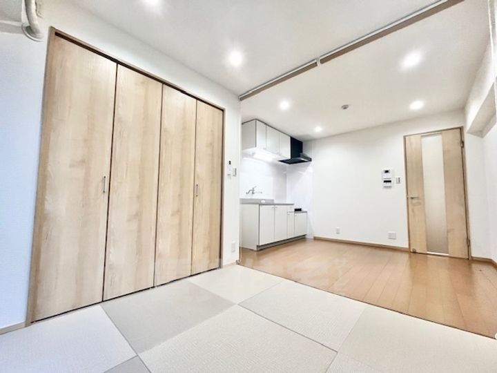 大阪府茨木市駅前1丁目の賃貸マンションの寝室