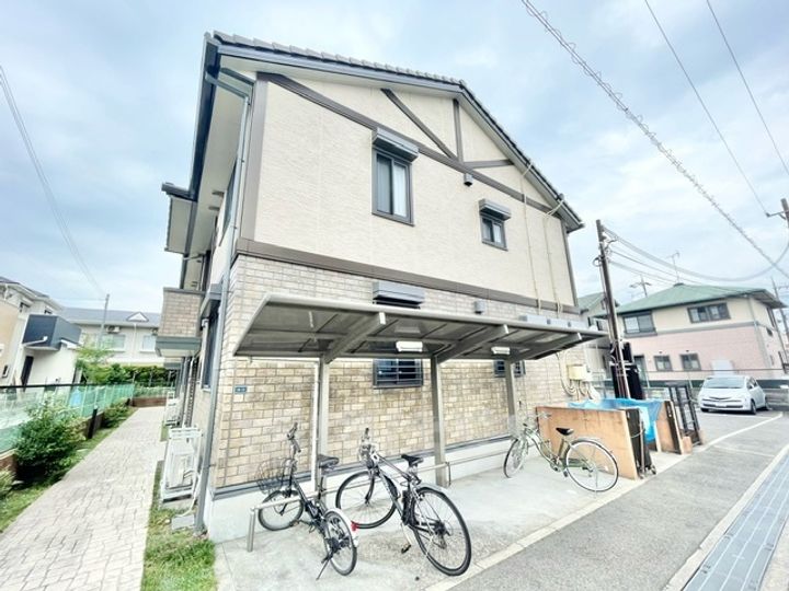 大阪府茨木市東太田2丁目の賃貸アパートの外観