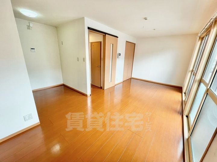 大阪府茨木市東太田2丁目の賃貸アパートの居間