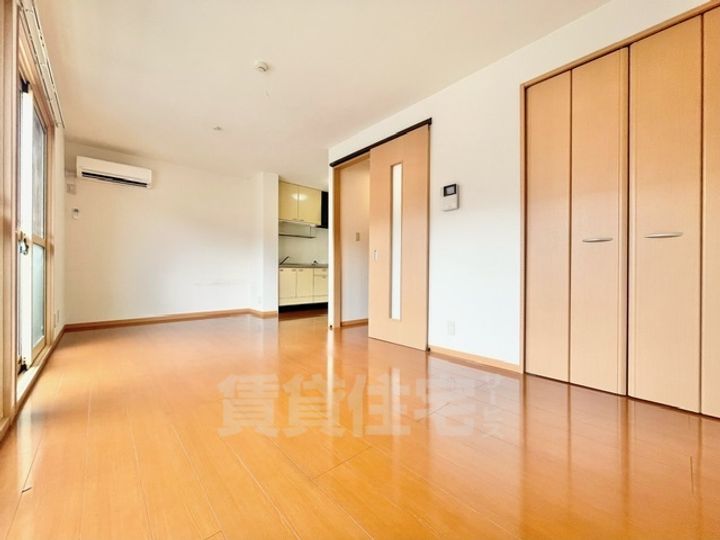 大阪府茨木市東太田2丁目の賃貸アパートの居間